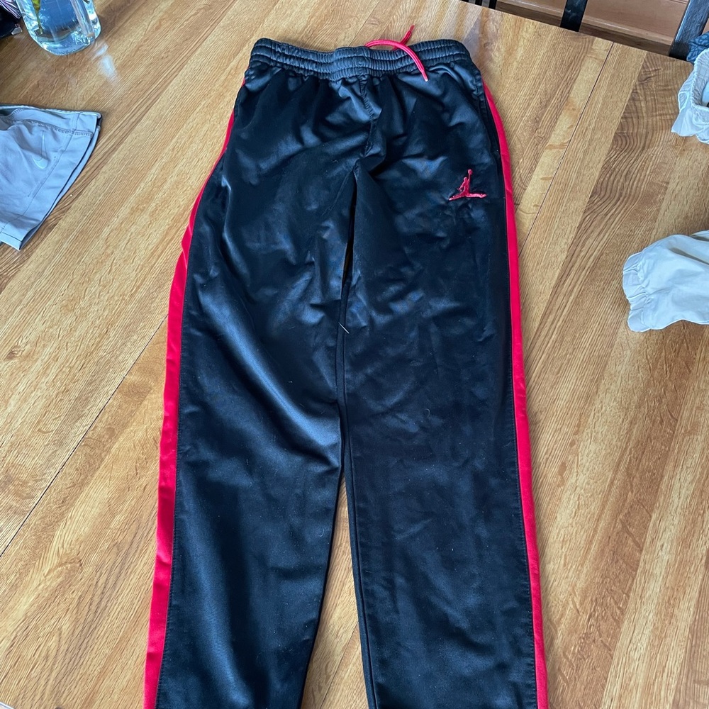 Jordan joggers black and red